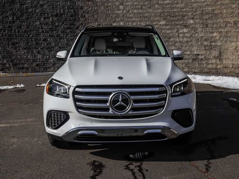 Used 2024 Mercedes-Benz GLS 450 4MATIC image 2