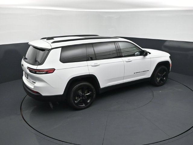 Used 2025 Jeep Grand Cherokee L Limited w/ Black Appearance Package AWD/4WD image 18