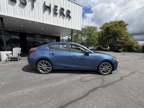 Used 2018 MAZDA MAZDA3 Touring FWD image 9