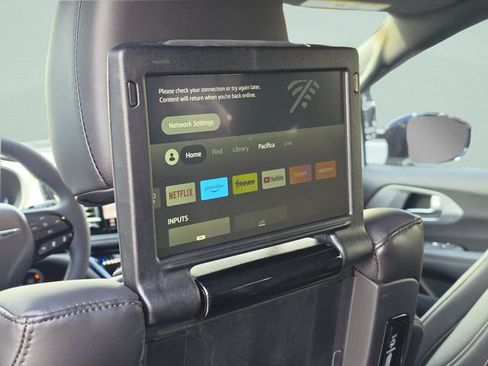 Used 2024 Chrysler Pacifica Limited w/ Uconnect Theater Family Group FWD image 28