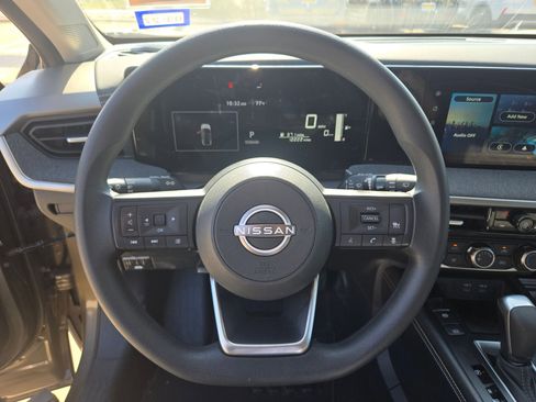 Used 2025 Nissan Kicks SV image 10