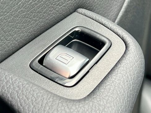Certified 2022 Mercedes-Benz GLC 300 4MATIC image 38