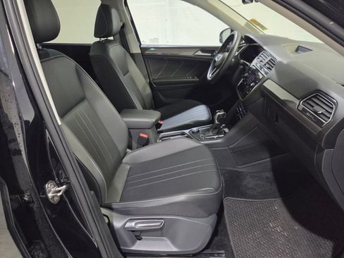 Used 2023 Volkswagen Tiguan SE w/ Panoramic Sunroof Package AWD/4WD image 19