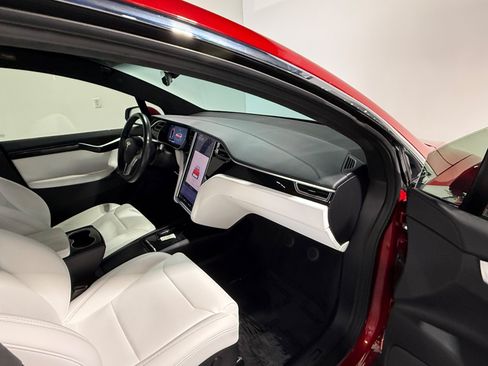 Used 2018 Tesla Model X 75D AWD/4WD image 39