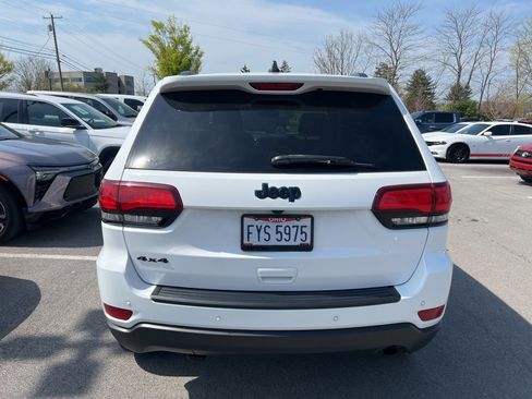 Used 2019 Jeep Grand Cherokee Laredo image 6