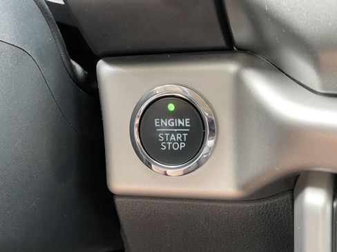 Used 2024 Ford Expedition XLT RWD image 28
