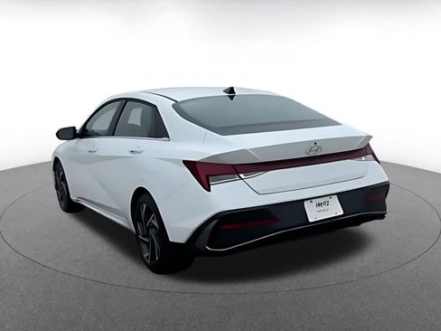 Used 2025 Hyundai Elantra SEL image 16