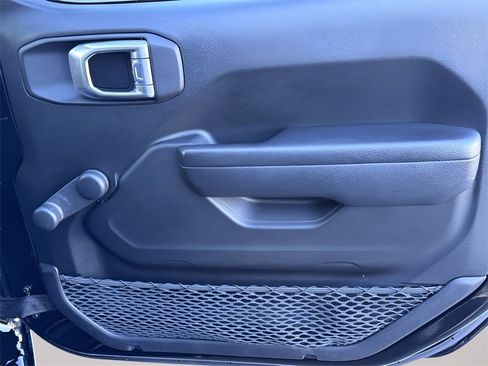 Used 2022 Jeep Gladiator Sport image 28