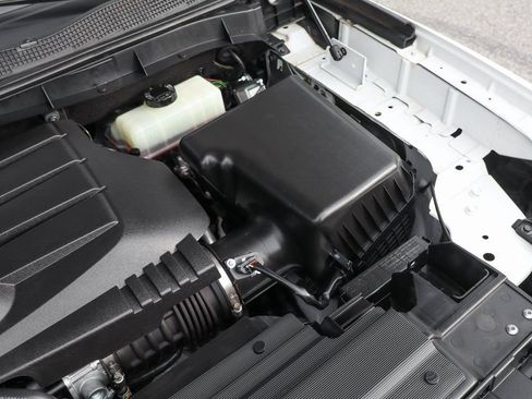 Used 2023 Nissan Titan SV w/ SV Convenience Package image 12