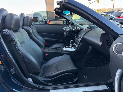 Used 2007 Nissan 350Z Touring RWD image 32