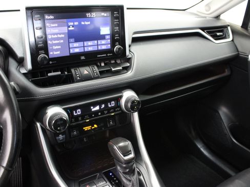 Used 2019 Toyota RAV4 Limited FWD image 16