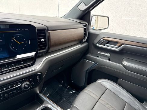Used 2023 Chevrolet Silverado 1500 High Country w/ Z71 Off-Road Package AWD/4WD image 25