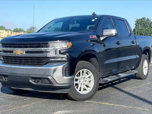 Used 2021 Chevrolet Silverado 1500 LT w/ Z71 Off-Road Package AWD/4WD image 2