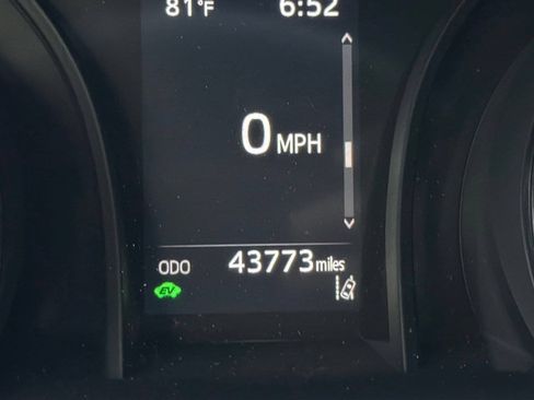Used 2023 Toyota Camry SE FWD image 9