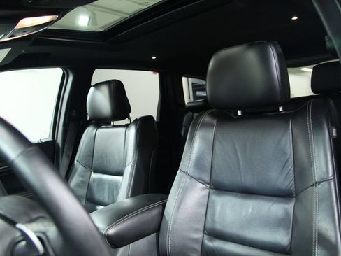 Used 2017 Jeep Grand Cherokee Limited AWD/4WD image 7