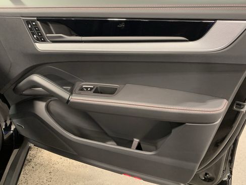 New 2026 Porsche Cayenne Coupe image 28