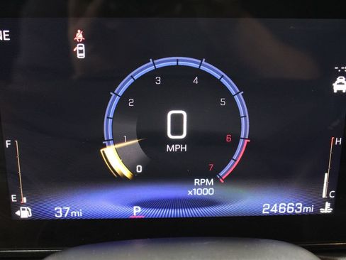 Used 2025 Chevrolet TrailBlazer LT w/ LT Cold Weather Package FWD image 29