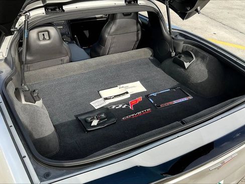 Used 2005 Chevrolet Corvette Coupe w/ Preferred Equipment Group RWD image 31