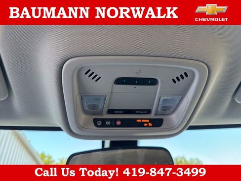 Used 2021 Chevrolet Traverse LT FWD image 31
