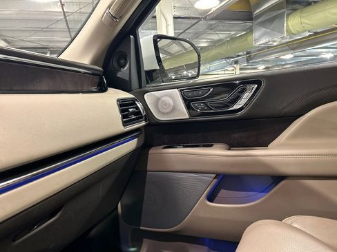 Used 2022 Lincoln Navigator L Reserve AWD/4WD image 20
