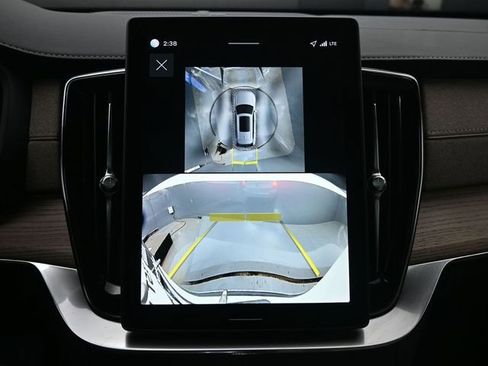 Certified 2026 Volvo XC90 B6 Plus w/ Protection Package Premier AWD/4WD image 12
