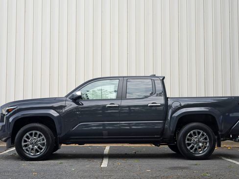 Used 2025 Toyota Tacoma Limited AWD/4WD image 9