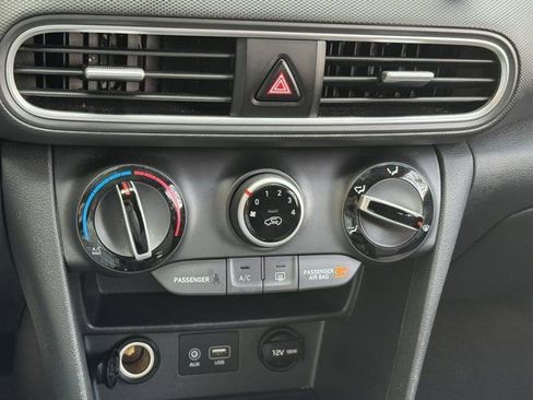 Used 2018 Hyundai Kona SEL FWD image 18