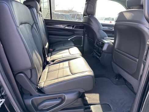 New 2024 Jeep Wagoneer Base w/ Premium Group I image 19