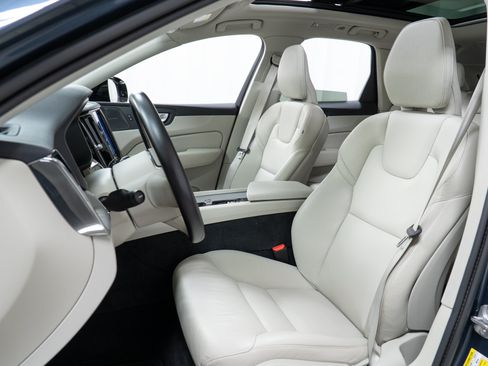 Certified 2024 Volvo XC60 T8 Plus w/ Climate Package AWD/4WD image 13