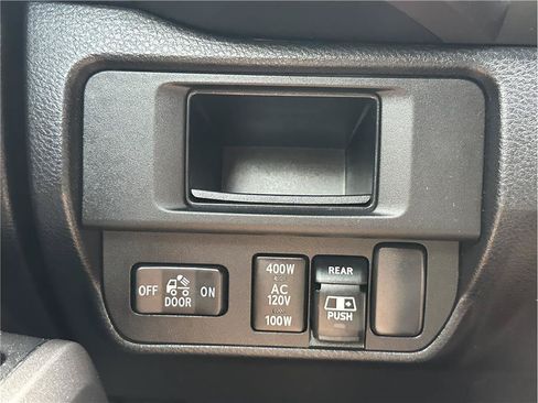Used 2017 Toyota Tacoma TRD Off-Road w/ Tow Package (A/T) AWD/4WD image 27