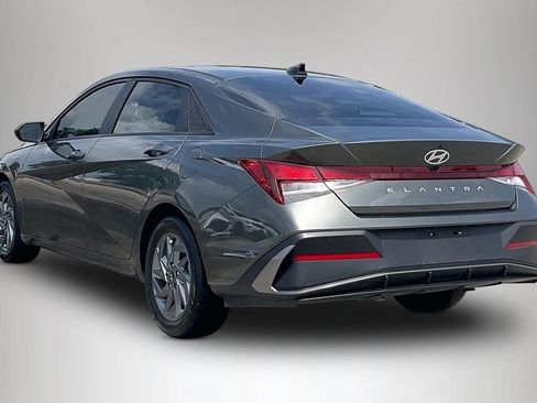 Used 2024 Hyundai Elantra SEL FWD image 4