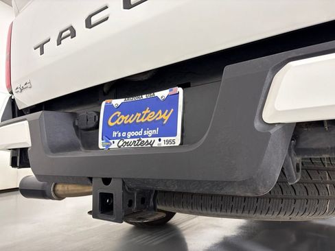 Used 2025 Toyota Tacoma SR5 AWD/4WD image 13