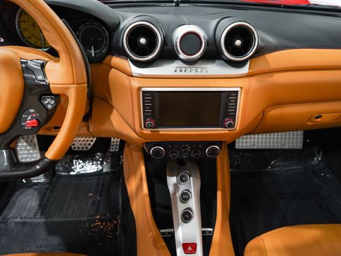 Used 2015 Ferrari California T RWD image 12