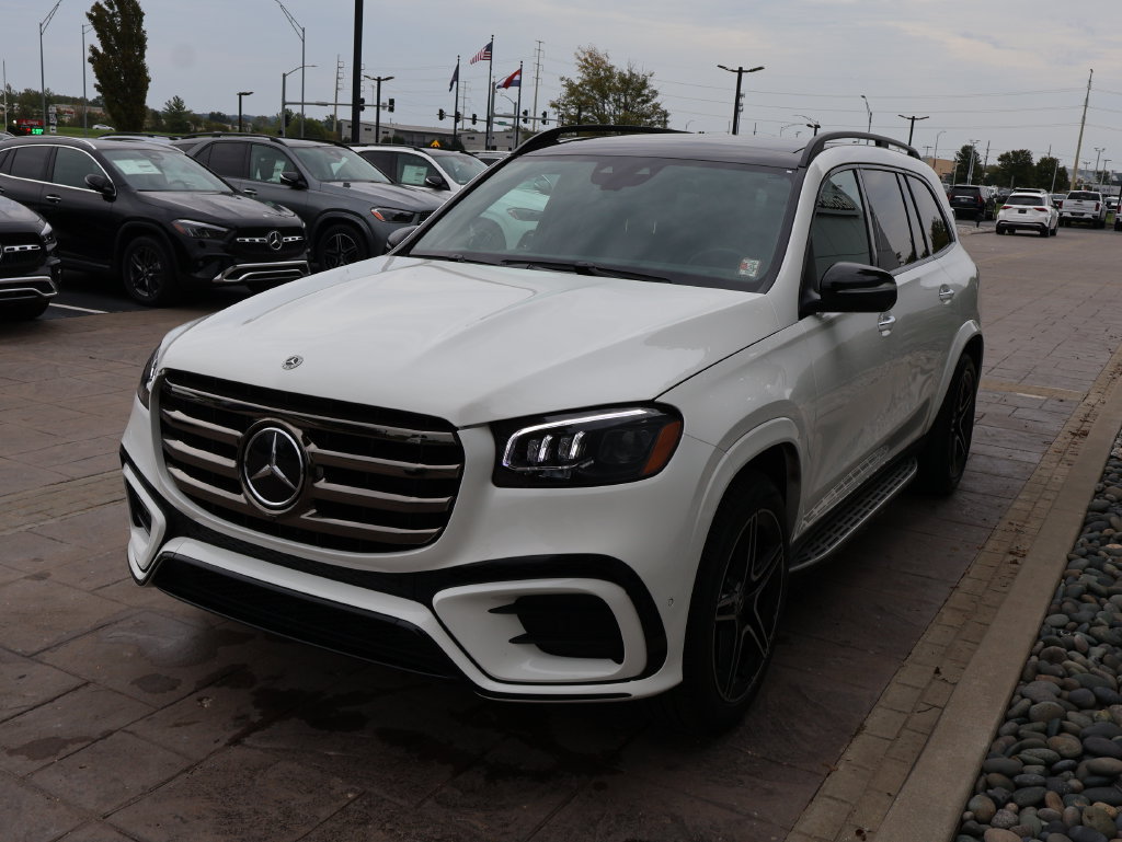 Used 2024 Mercedes-Benz GLS 450 4MATIC image 4