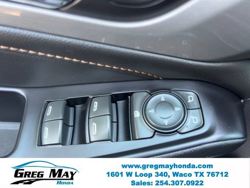 Used 2020 Chevrolet Traverse LT FWD image 25
