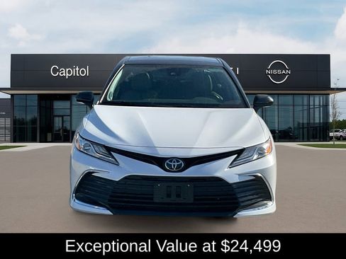 Used 2021 Toyota Camry XLE image 2