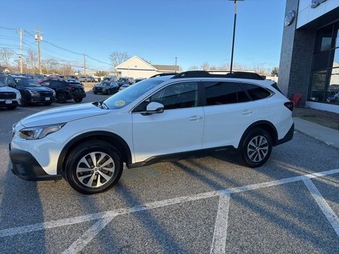 Used 2021 Subaru Outback Premium image 2