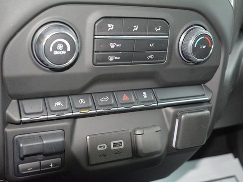 Used 2023 Chevrolet Silverado 1500 Custom image 17