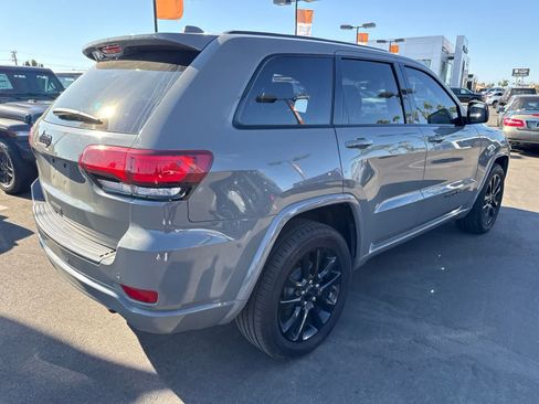 Used 2020 Jeep Grand Cherokee Altitude RWD image 13