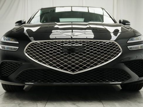 Used 2025 Genesis G70 2.5T image 3
