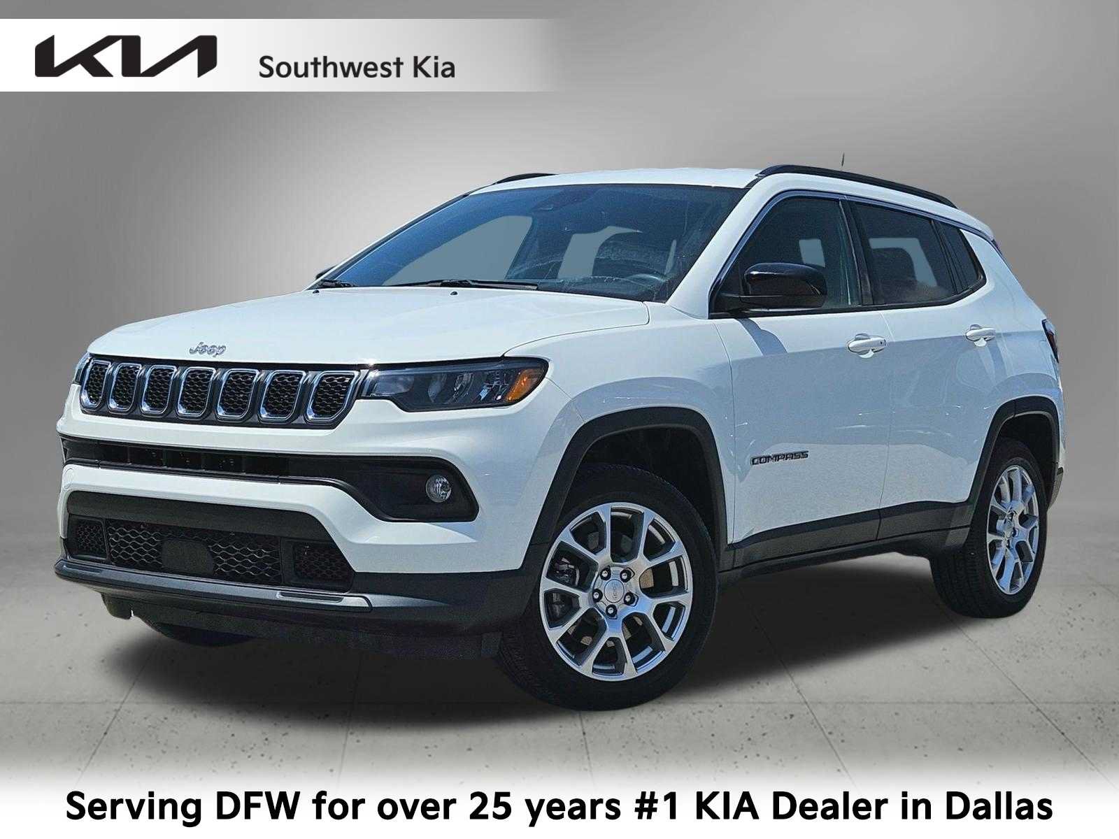 Used 2024 Jeep Compass Latitude AWD/4WD image 1