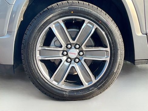Used 2019 GMC Acadia Denali w/ Technology Package AWD/4WD image 33