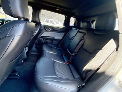 Used 2025 Jeep Compass Latitude w/ Sun & Sound Group image 24