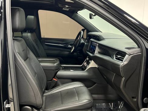 Used 2021 GMC Yukon XL Denali w/ Denali Premium Package AWD/4WD image 40