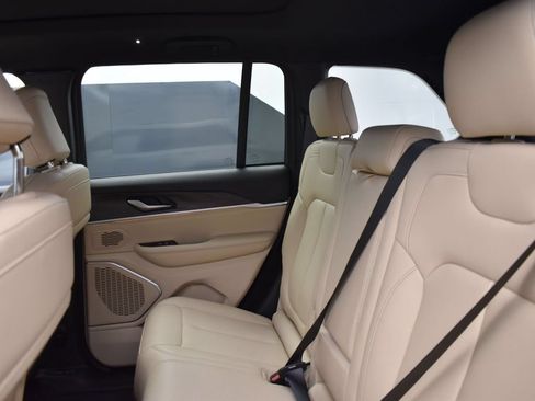 Used 2023 Jeep Grand Cherokee 4WD 4xe image 8