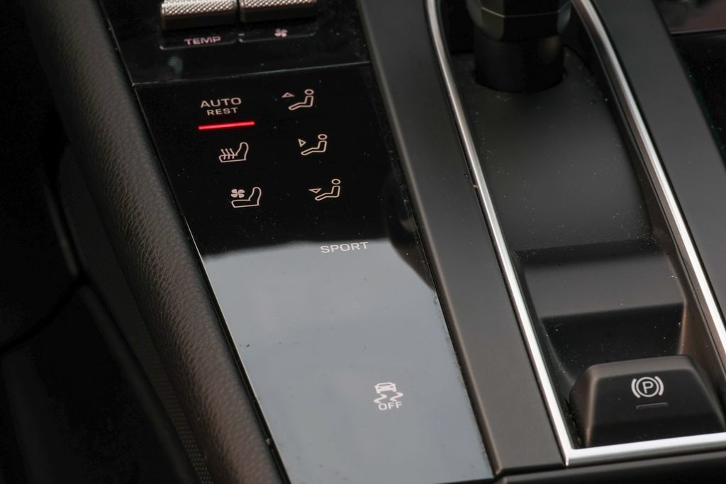 Certified 2026 Porsche Macan AWD/4WD image 46