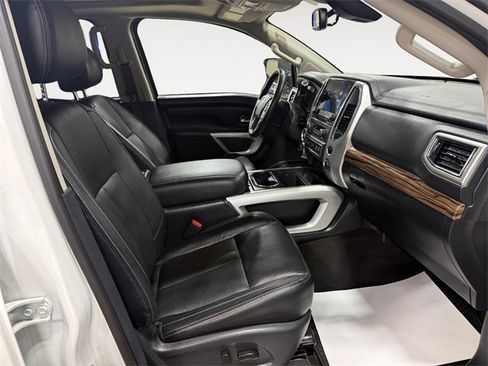 Used 2020 Nissan Titan SL w/ Moonroof Package image 15