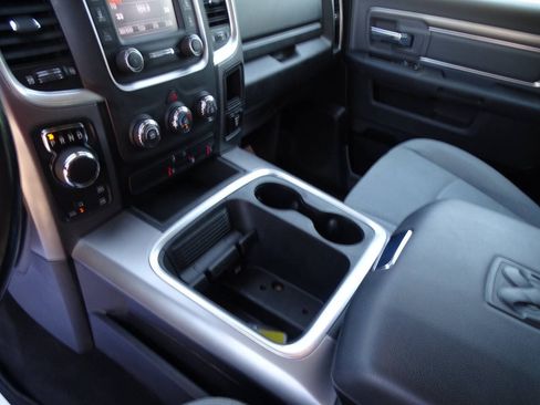 Used 2021 RAM 1500 4x4 Crew Cab Classic SLT w/ Luxury Group image 29