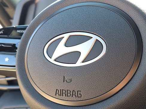 Certified 2025 Hyundai Elantra Sport image 22