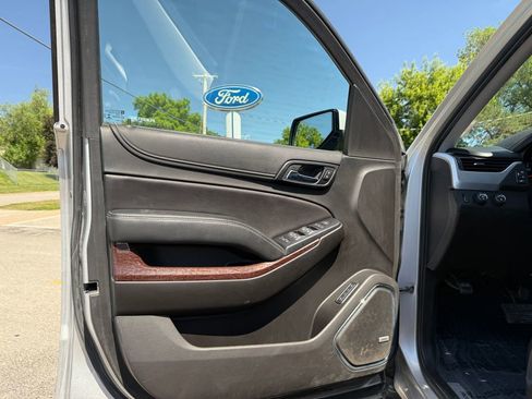 Used 2019 GMC Yukon XL SLT w/ Open Road Package AWD/4WD image 19